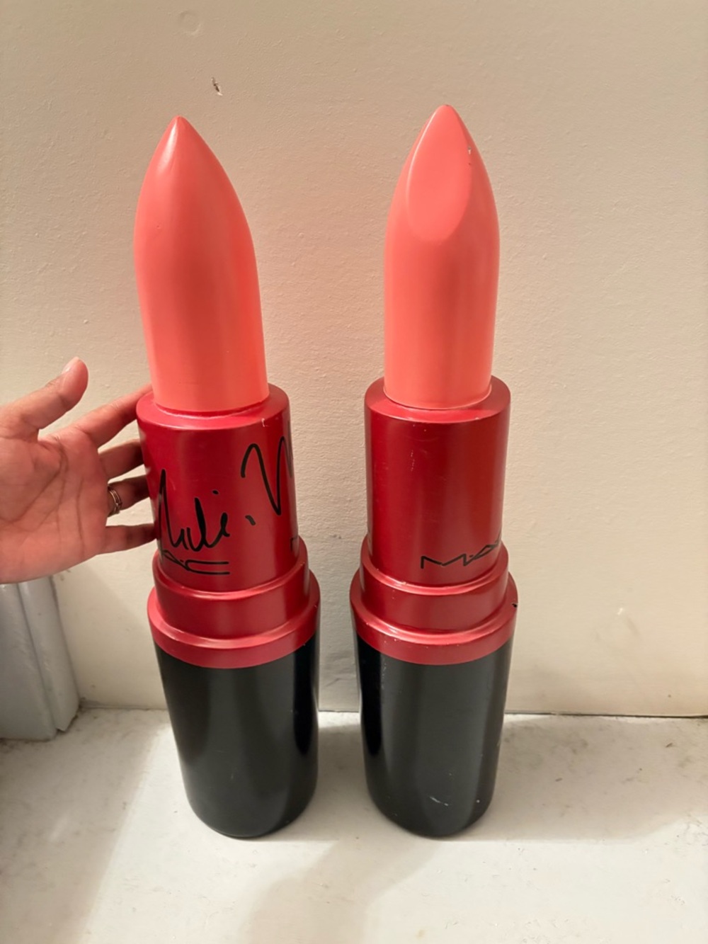 RARE!! MAC STATUES - lipstick Duo in Coral Pink Nicki Minaj viva glam display!!